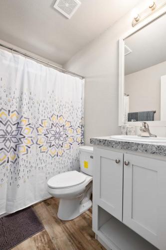 A bathroom with a white shower curtain.